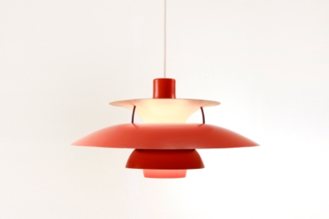 Vintage rode PH5 lamp van Poul Henningen voor Louis Poulsen VAN ONS vintage design furniture Amsterdam