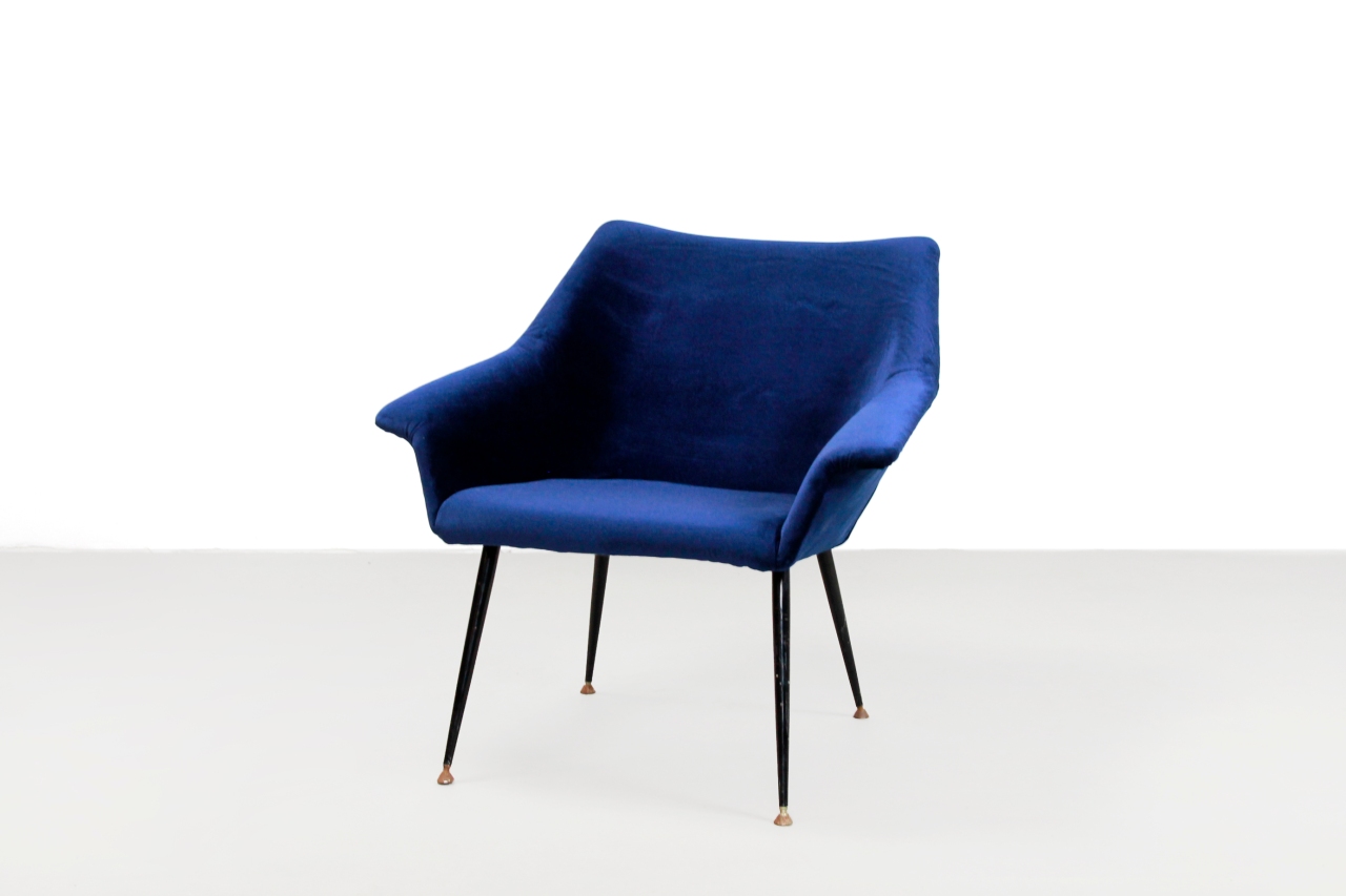 Maar Onzuiver wat betreft Donker blauw velours Italiaans design fauteuil | VAN ONS